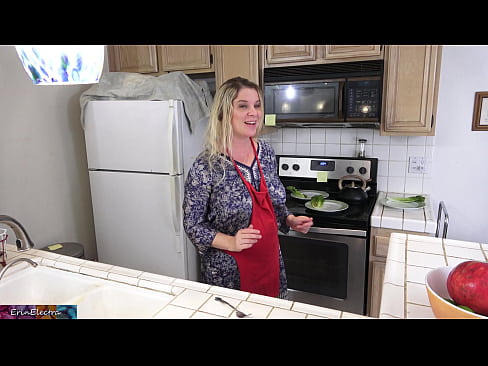 ❤️ A madrasta a ordenhá-lo na cozinha antes do seu encontro Porno real em porno pt.techkoala.top