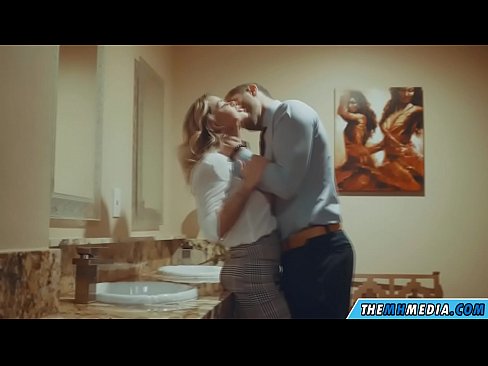 ❤️ Quando uma loira peituda o seduz numa casa de banho pública Porno real em porno pt.techkoala.top